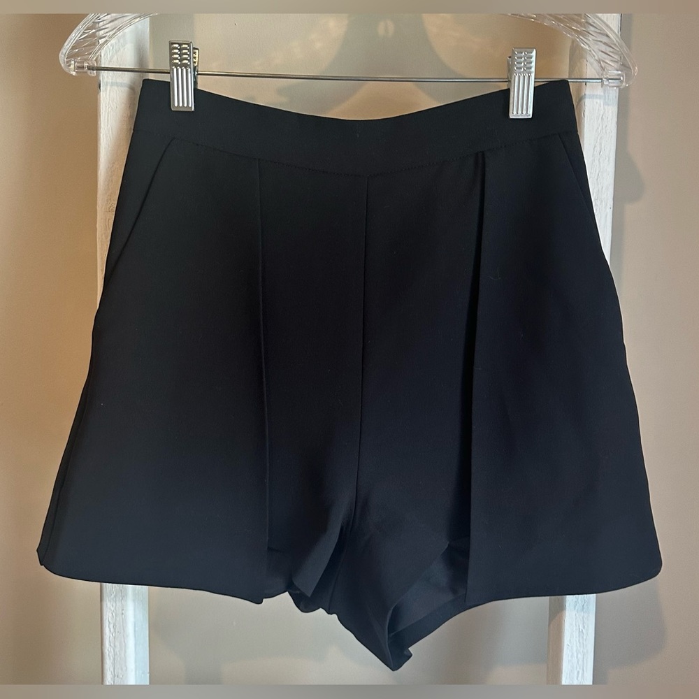 NWT C/MEO COLLECTIVE “ABOUT US BLACK”Short. Size S.